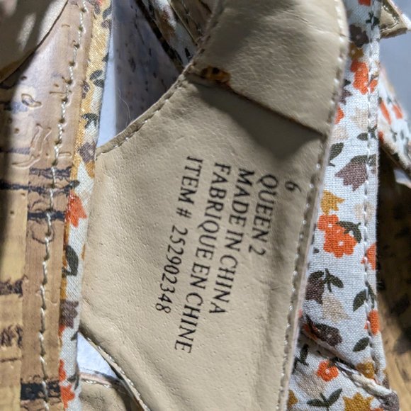 G-21 Floral Wedge Heels. Size 6. - Picture 4 of 7